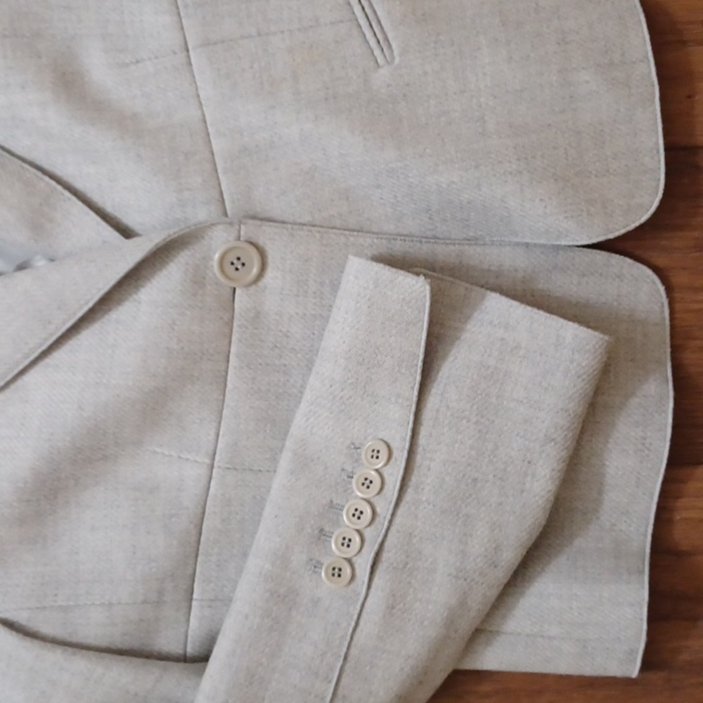 BCBG Maxazria light gray wool blazer/ size Medium - Picture 6 of 6